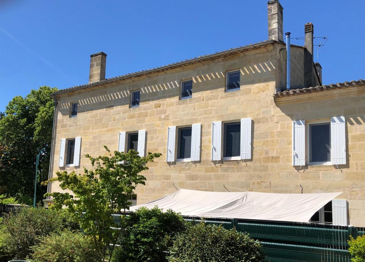 Le Numero 15 Saint-Seurin-sur-l'Isle Exteriör bild